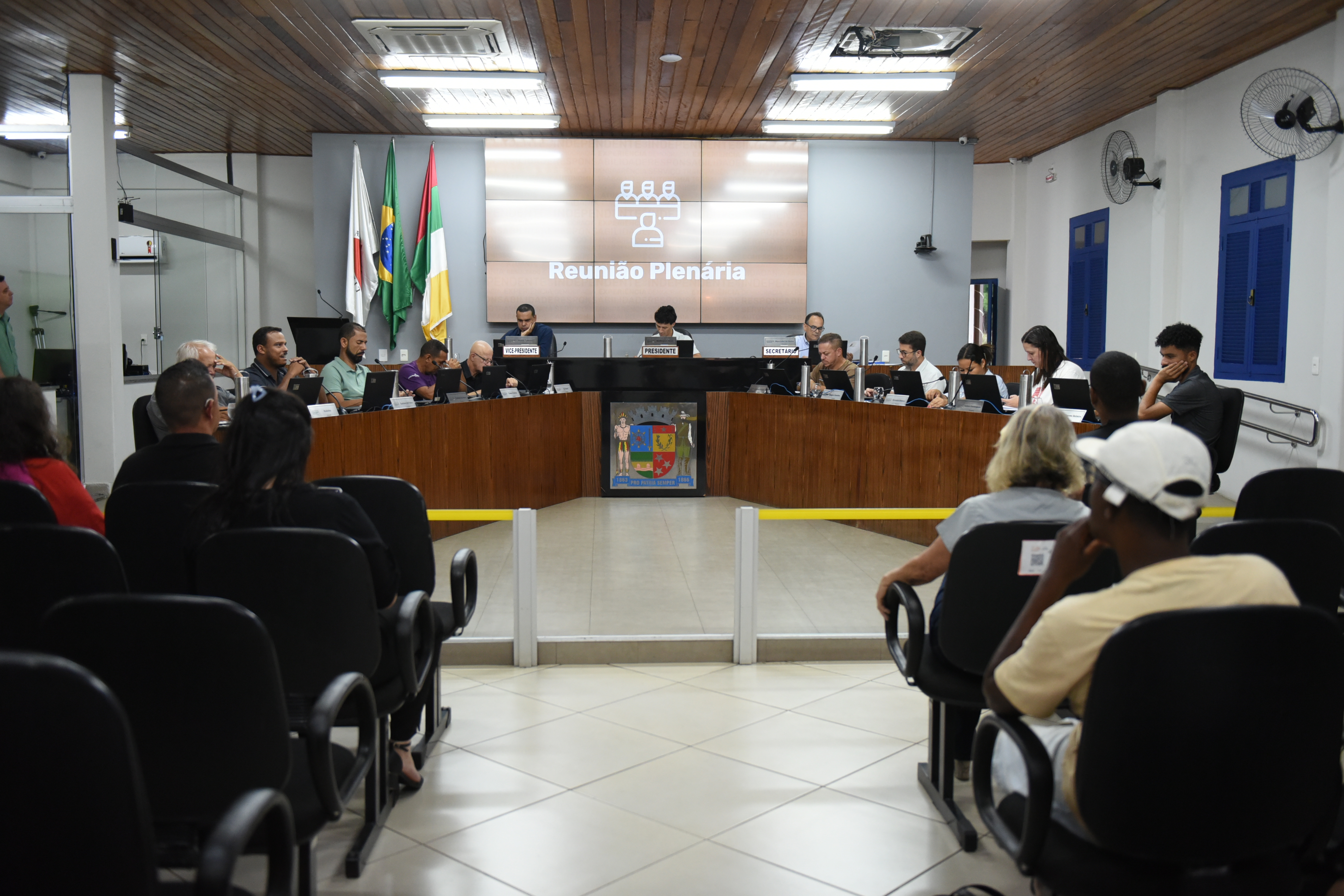 Câmara aprova 13 projetos de lei na última sessão ordinária de 2025