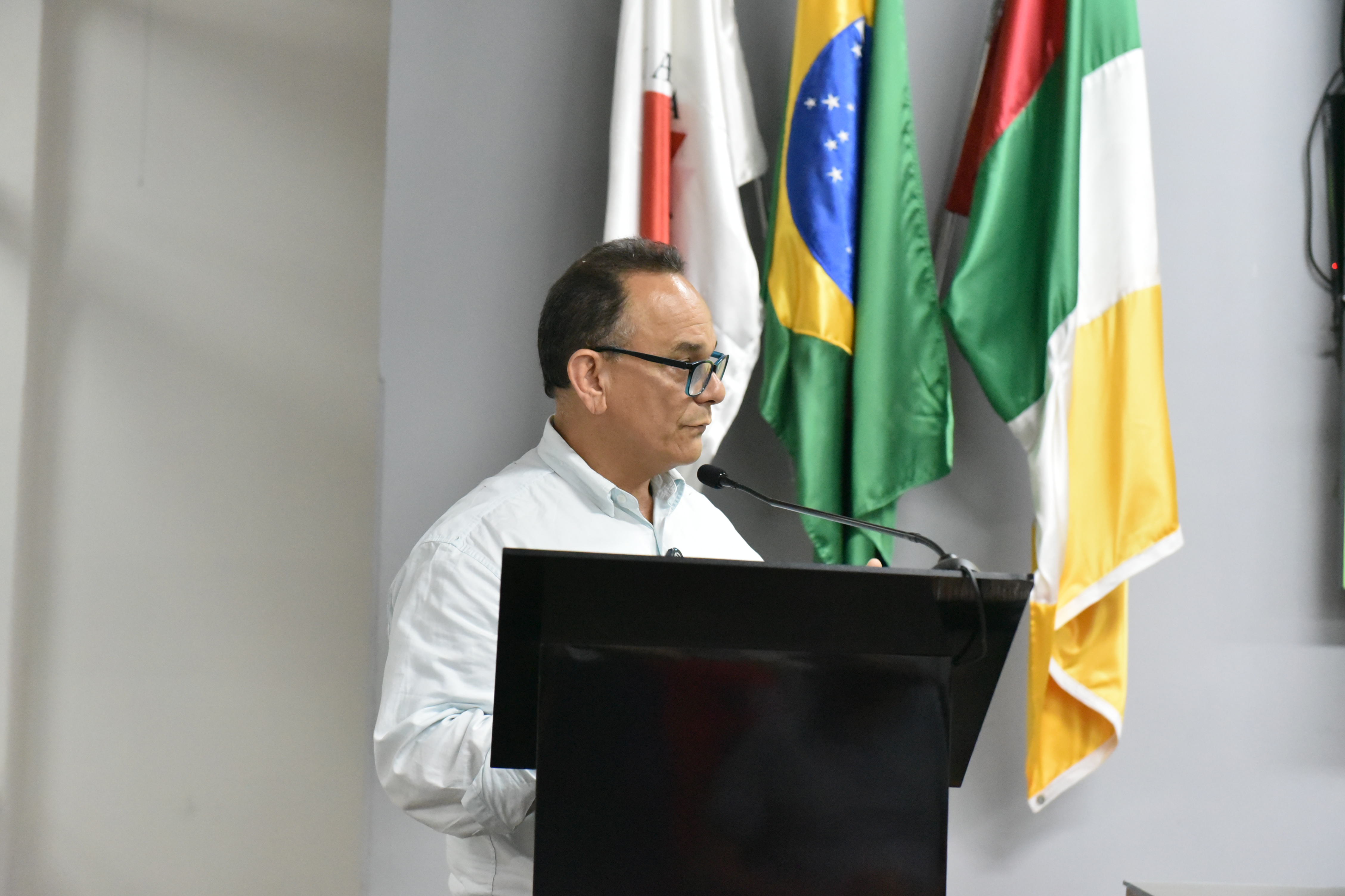 Esclarecimentos sobre obras de calçamento no Brito são requeridos por vereador