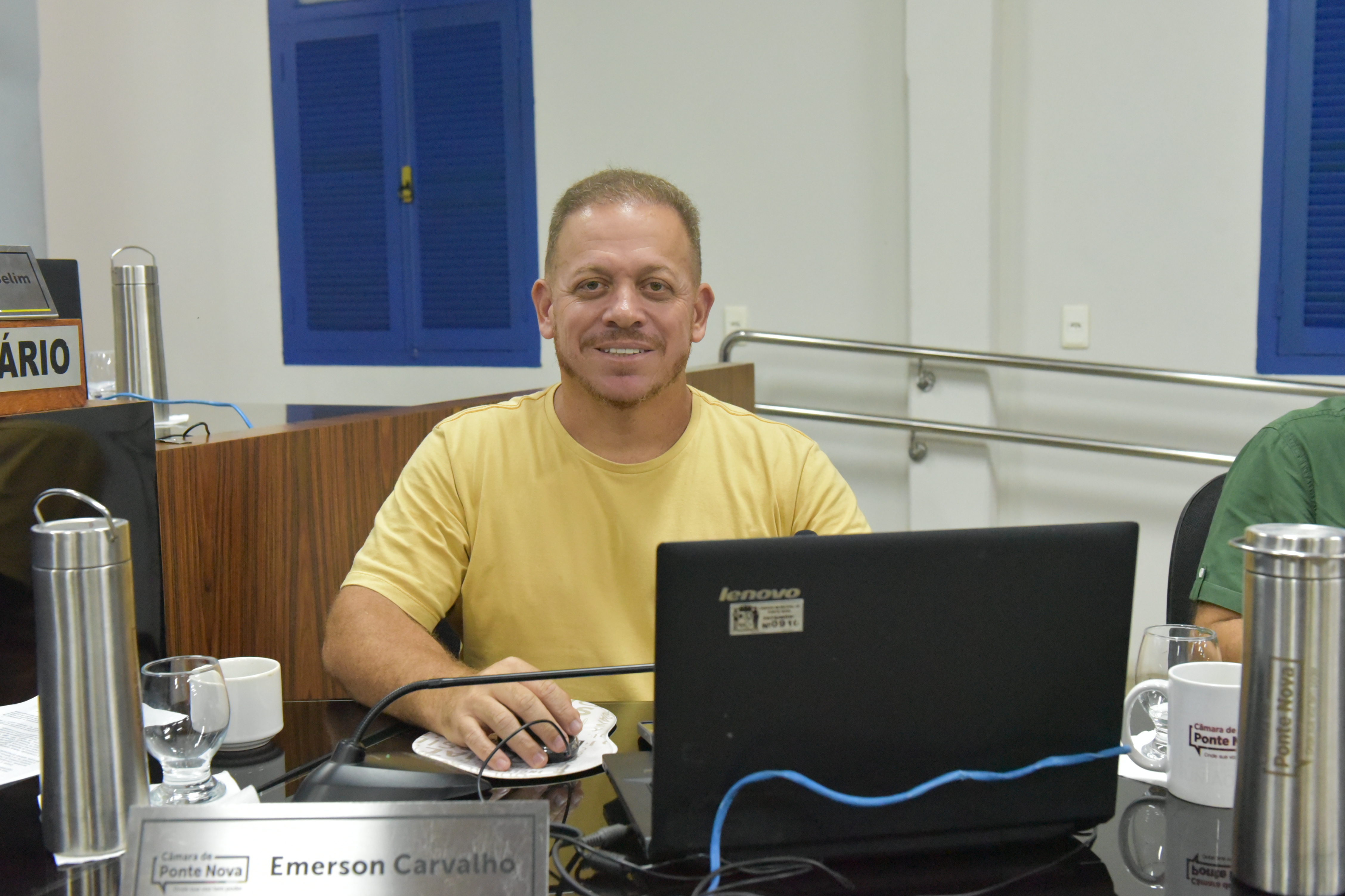 Informações funcionais sobre profissionais de odontologia pautam requerimento