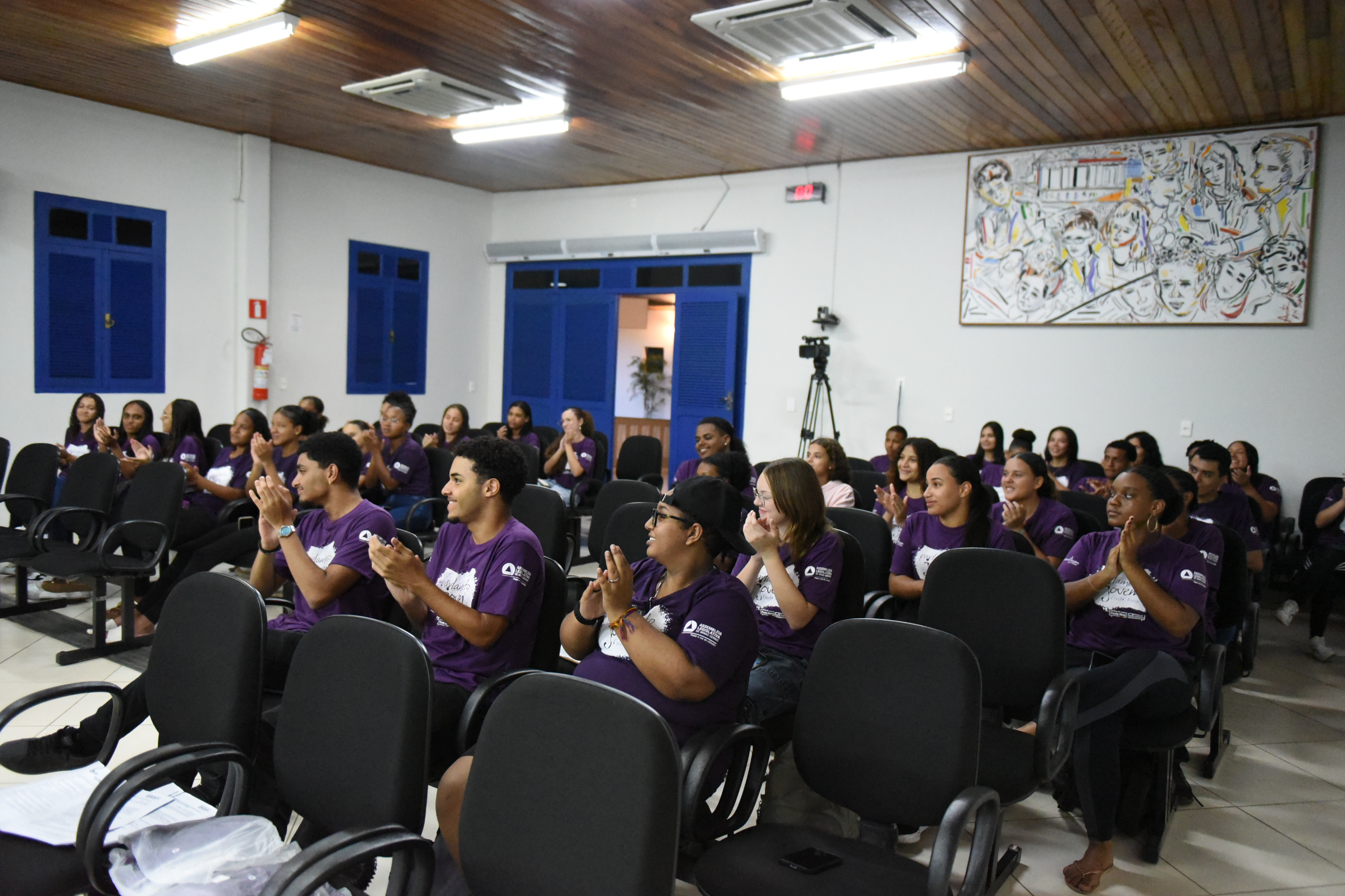 Integrantes do Parlamento Jovem participam de oficinas na Câmara