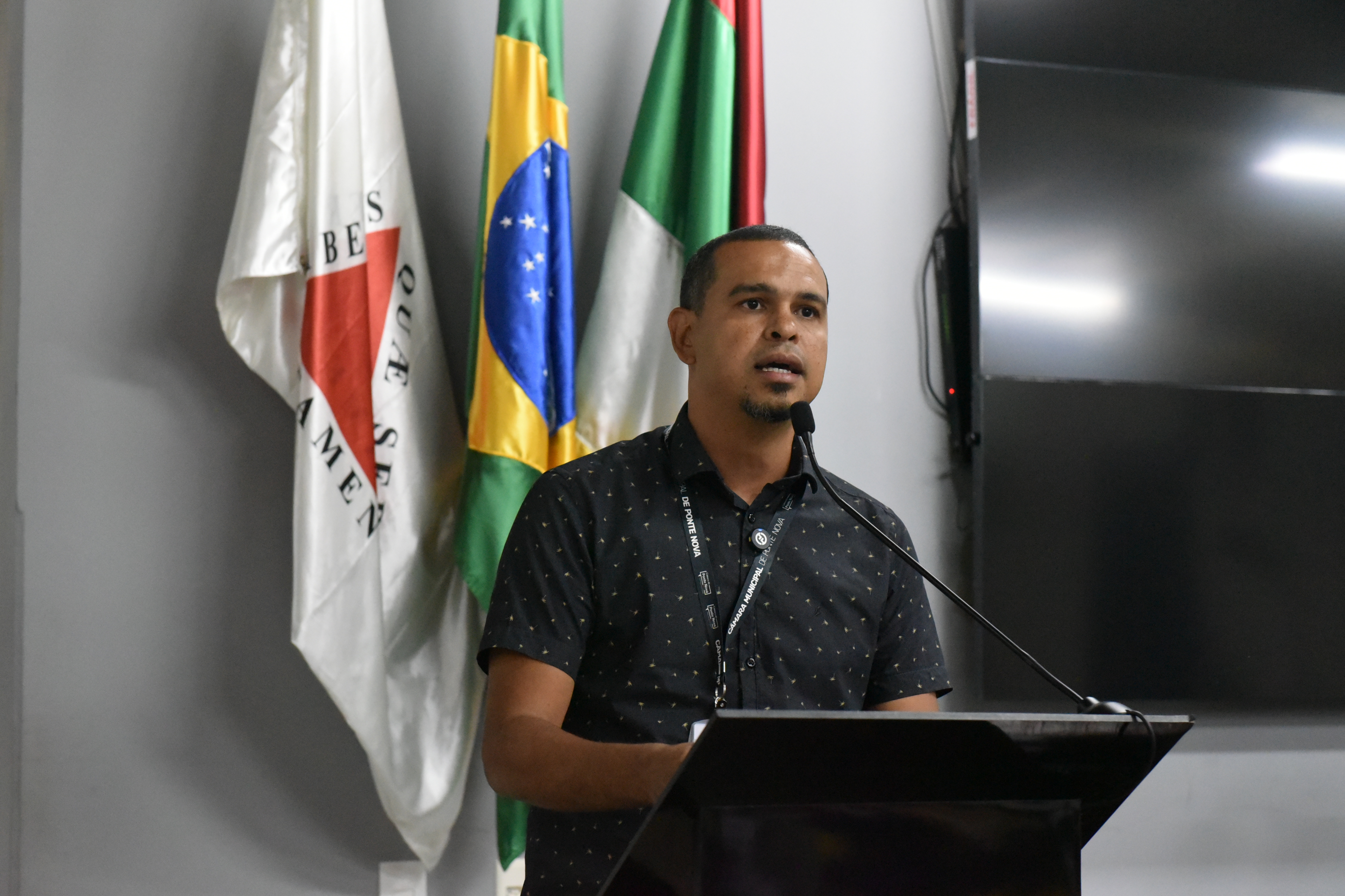 Manutenção da avenida Ernesto Trivelato pauta requerimento à Prefeitura