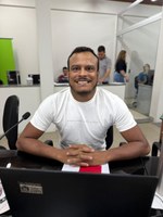 Parlamentar pede informações sobre contêineres de lixo no município