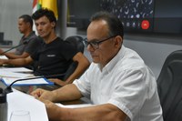 Parlamentar questiona retirada de placas de estacionamento especial em frente a farmácias