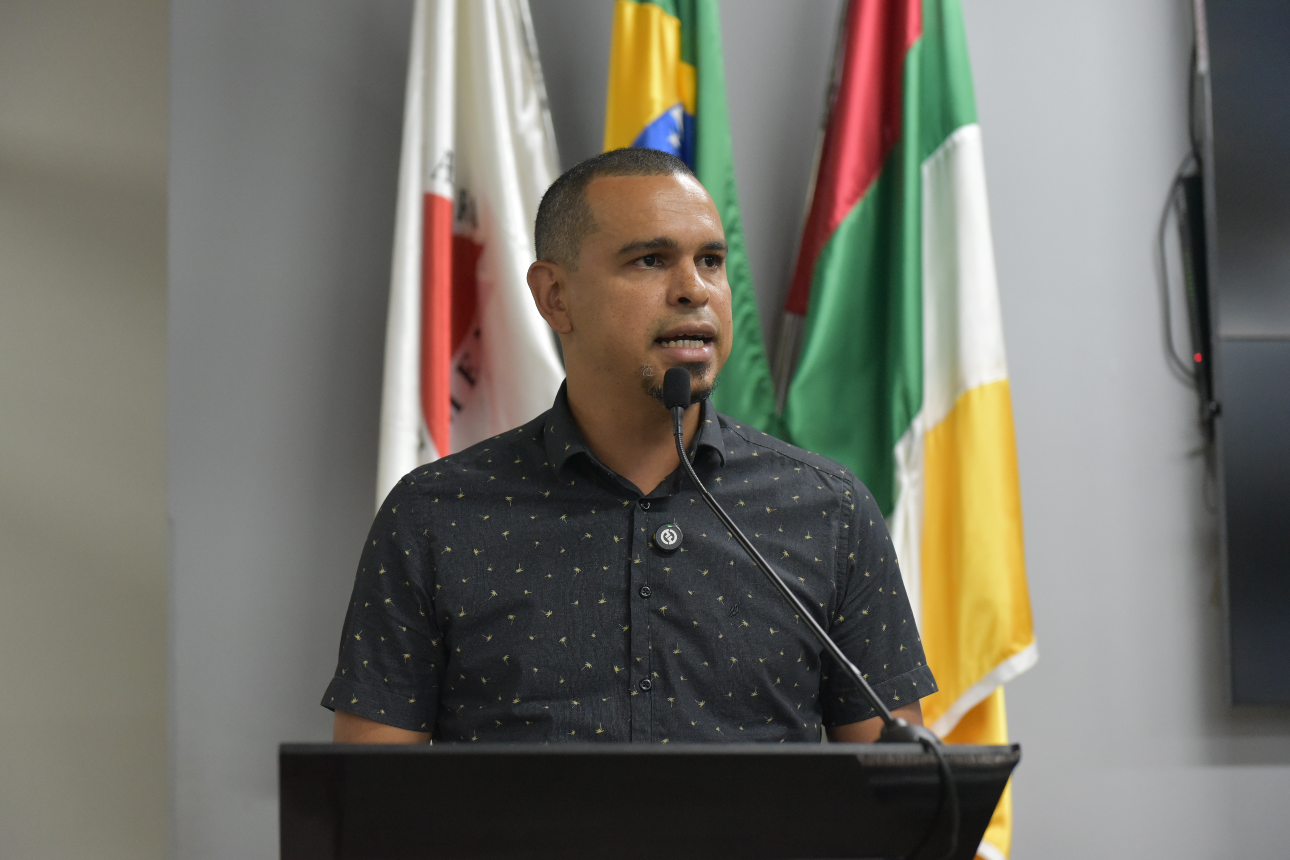 Pedido de informações sobre operação tapa-buracos no município pauta requerimento 