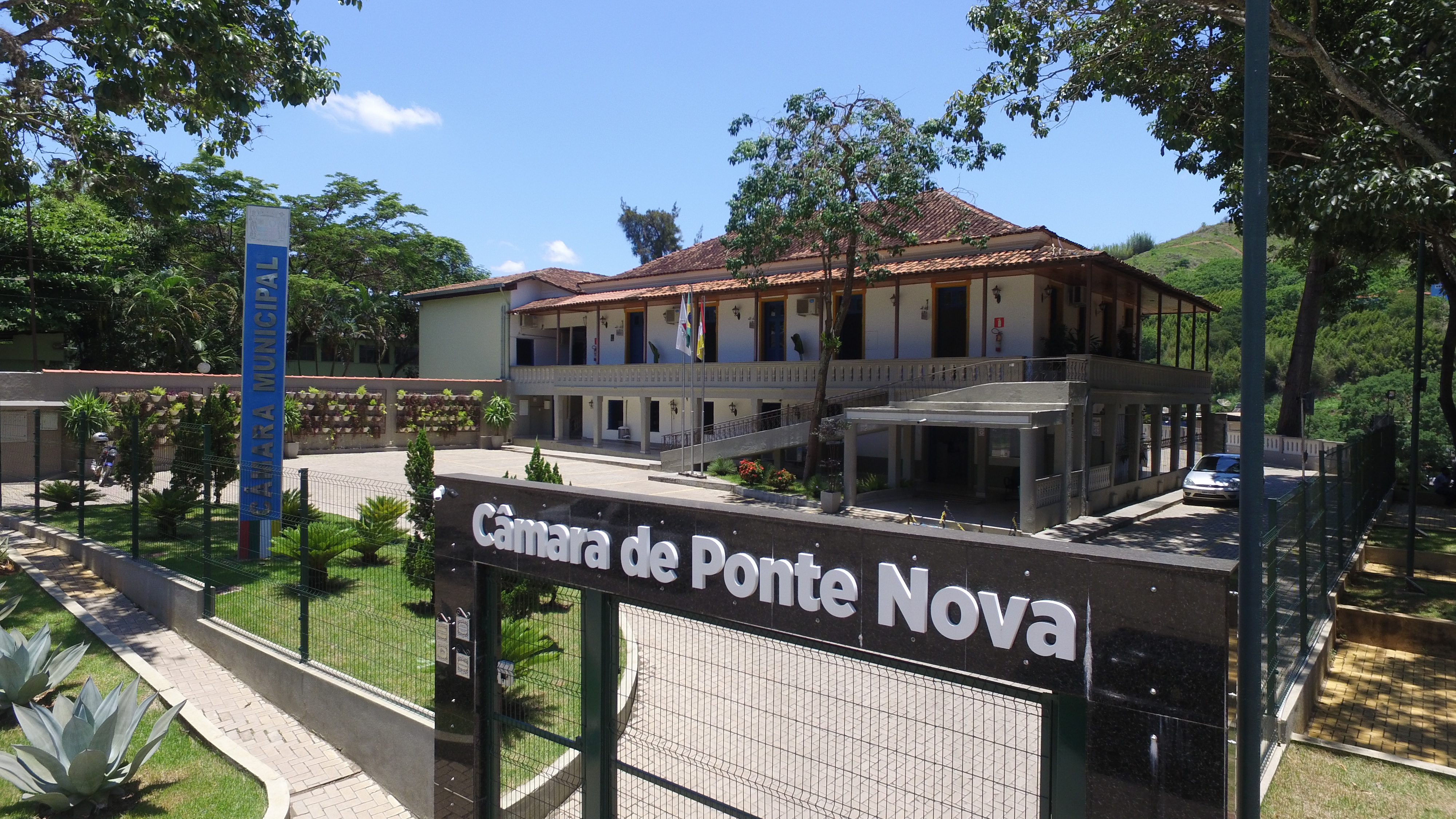 PL que autoriza contratação temporária de servidores pela Câmara é aprovado