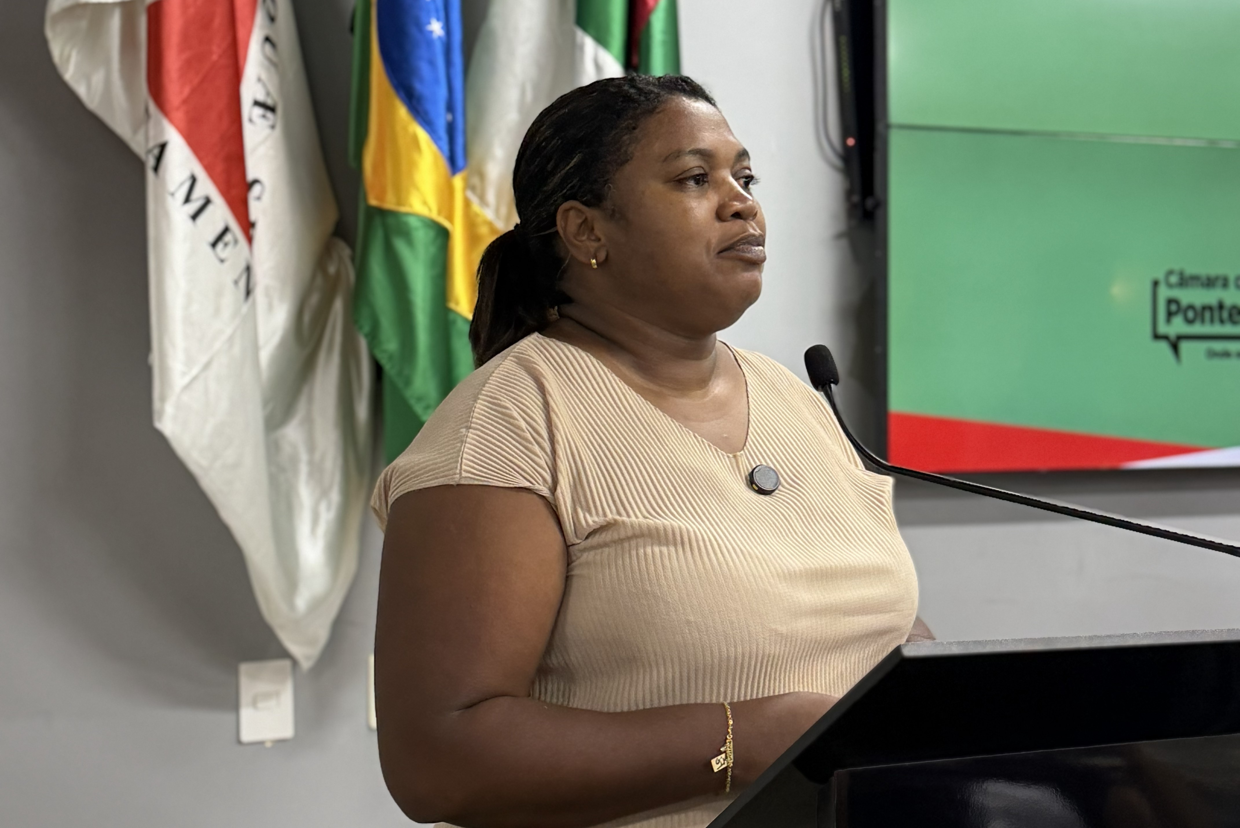 Portadora de fibromialgia pede conscientização sobre doença na Tribuna Livre