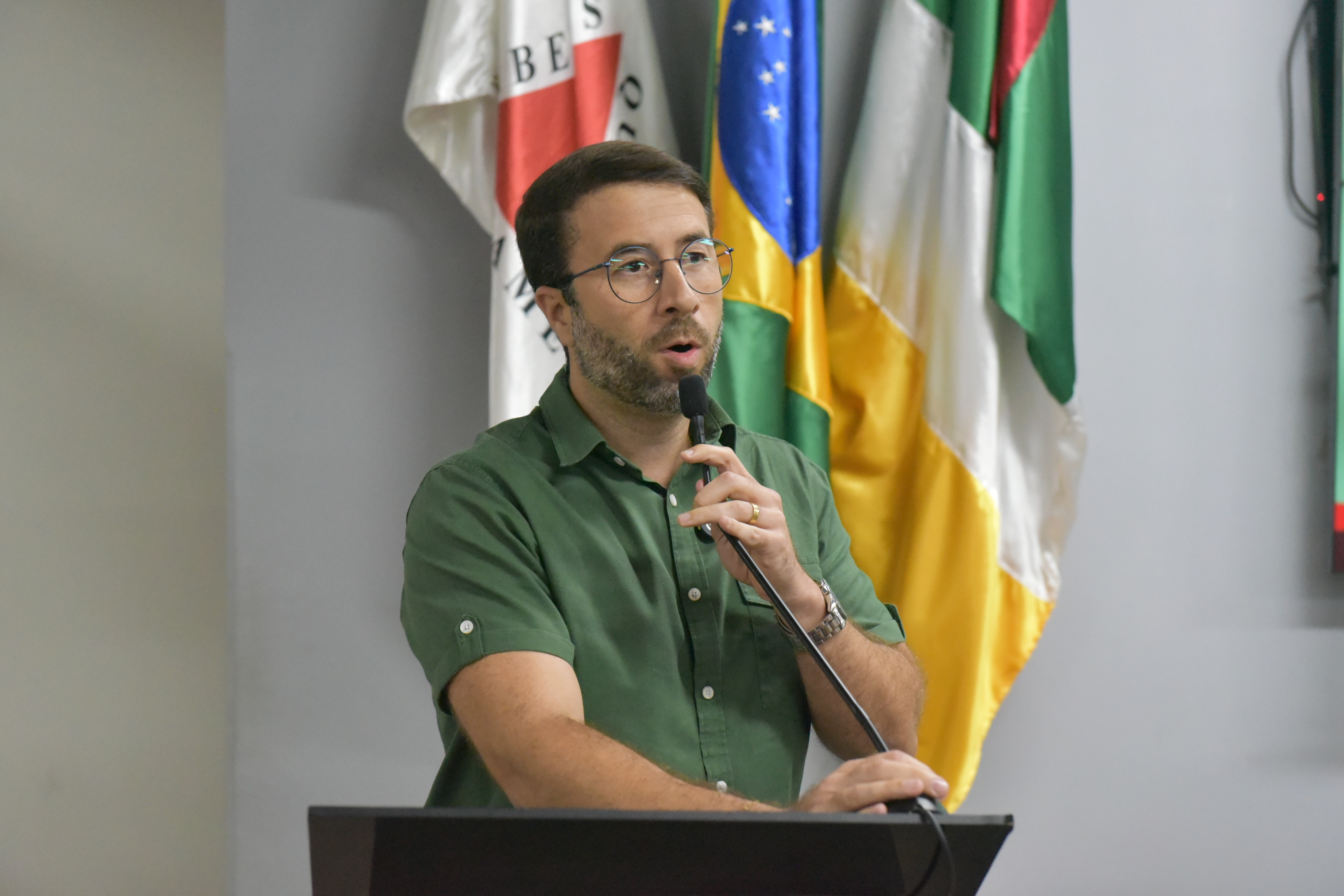Reforço de sinalização que proíbe tráfego de veículos de grande porte pauta requerimento