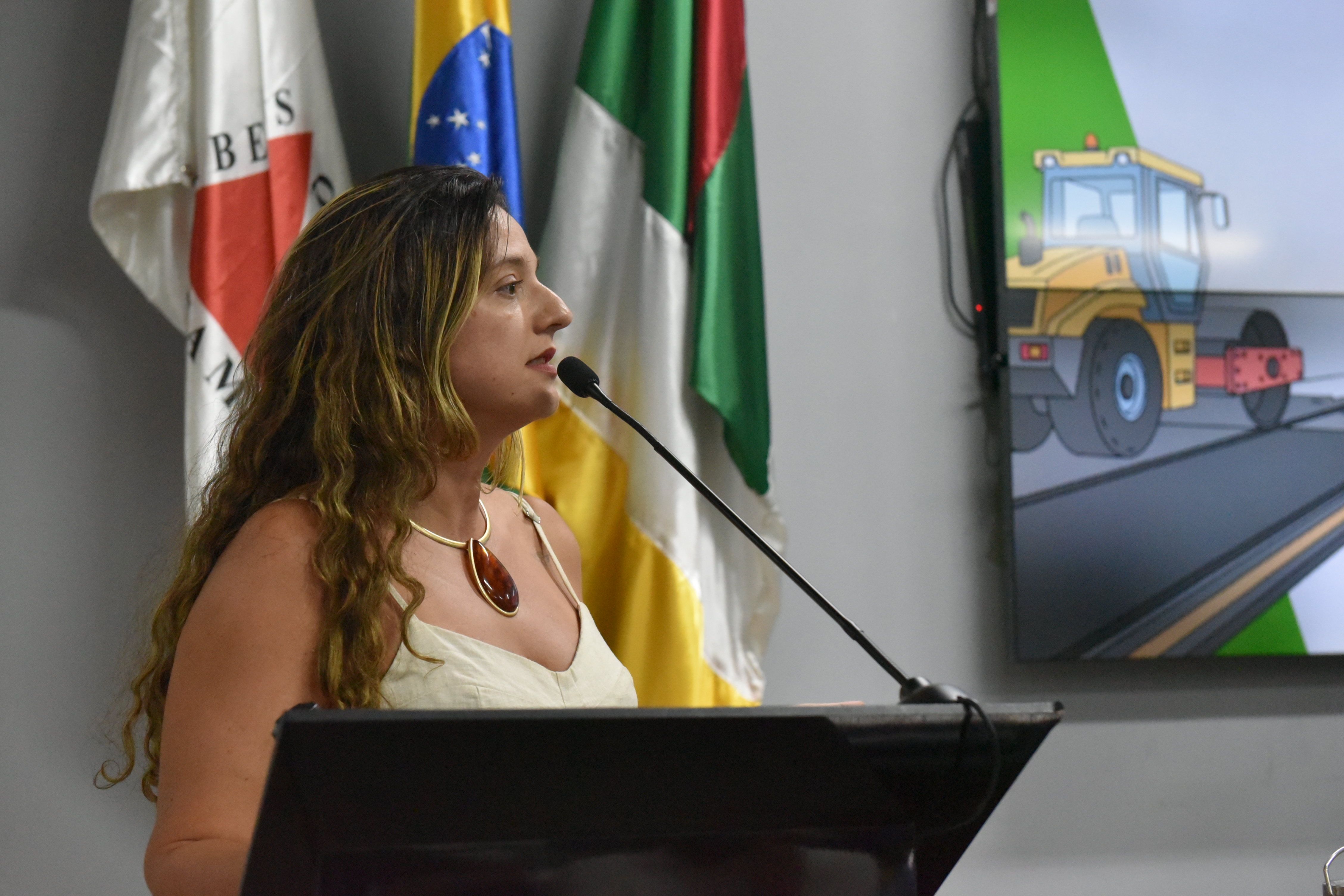 Secretária de Governo apresenta ferramenta de monitoramento da gestão na Tribuna Livre