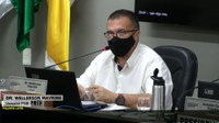 Vereador agradece à prefeitura por poda de árvores na Av. Custódio Silva 
