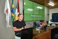 Vereador destaca investimentos em quadras esportivas nos bairros