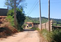Vereador quer esclarecimentos sobre instalação de poste e fiação em lote