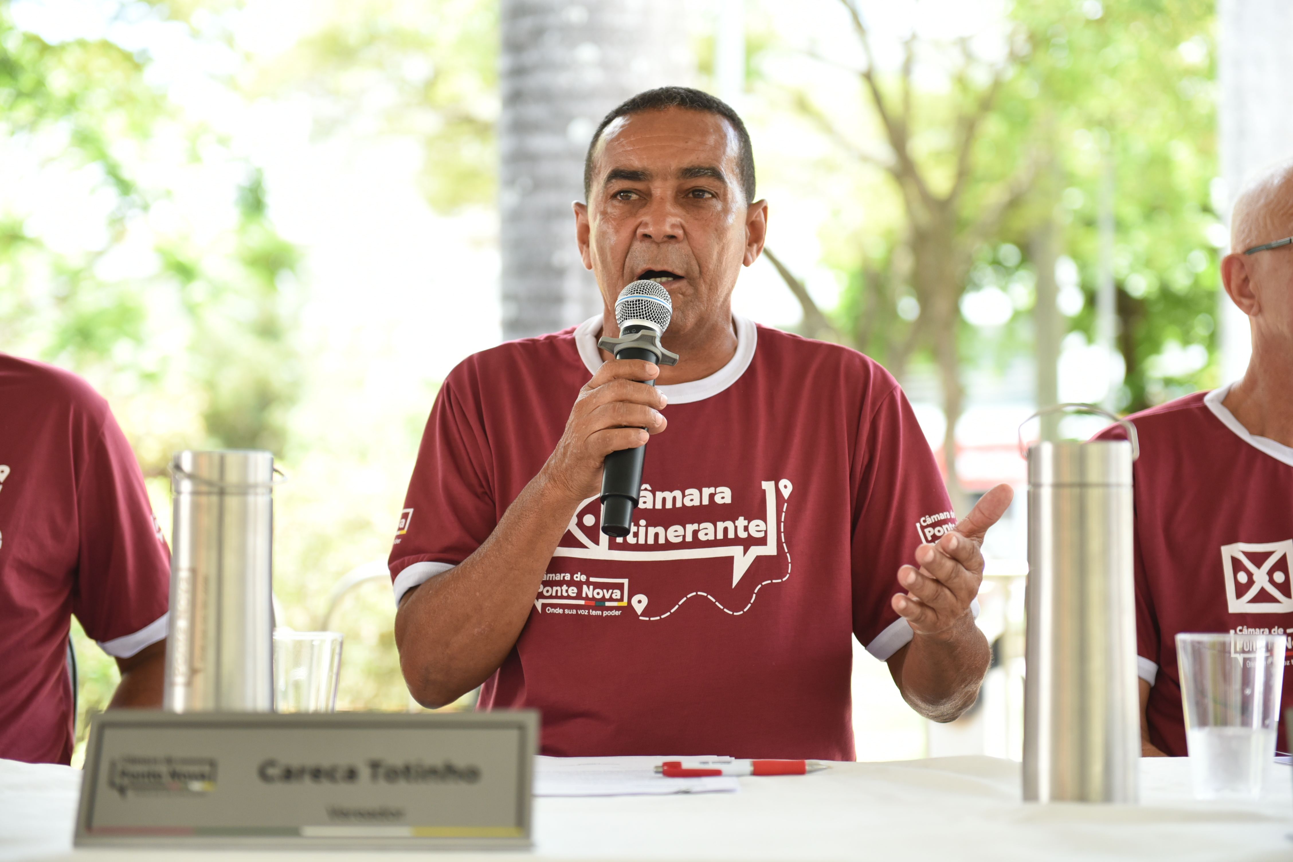 Vereador quer informações sobre troca de postes de iluminação pública no município 