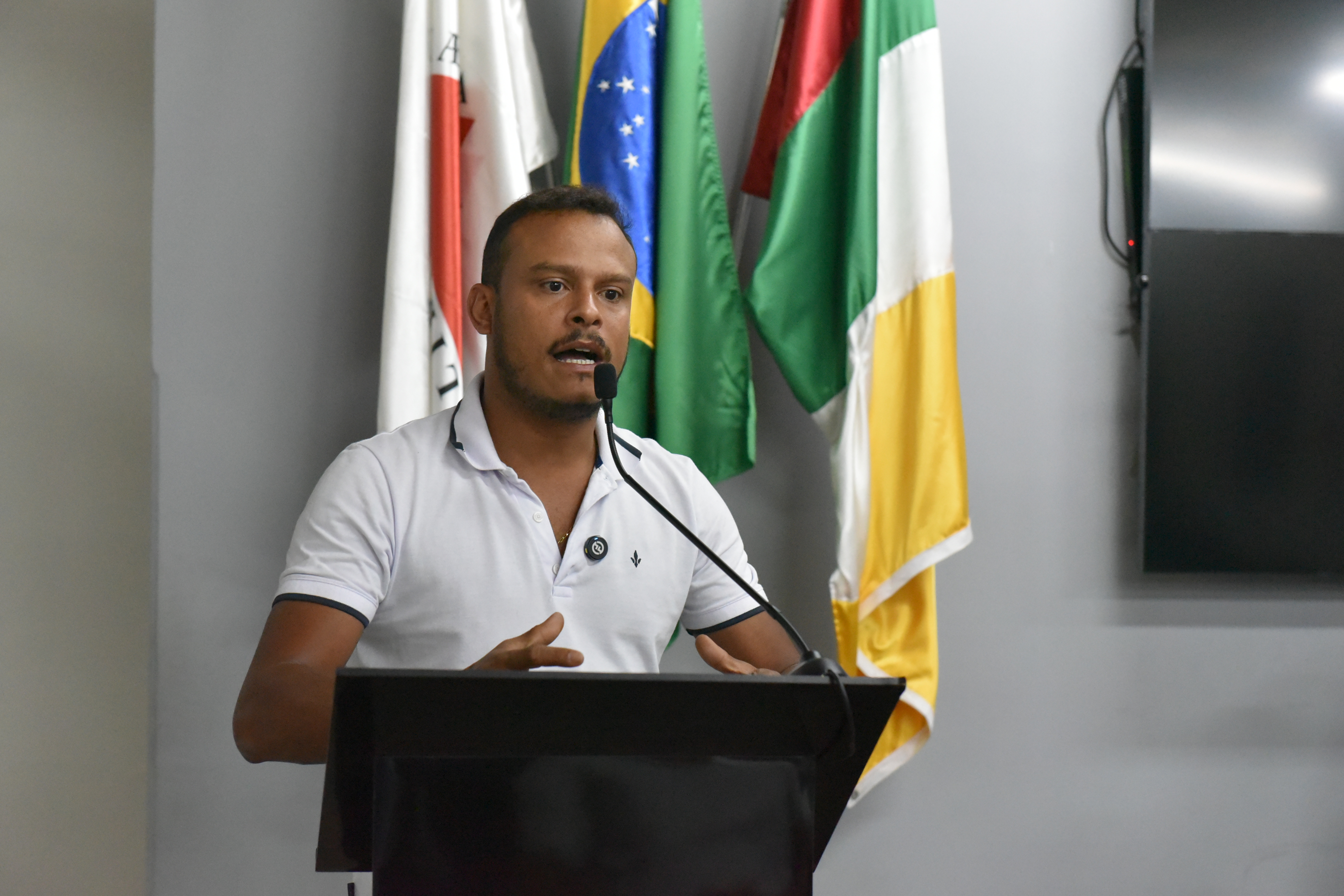 Vereador questiona demora na análise e liberação de alvarás de obras 