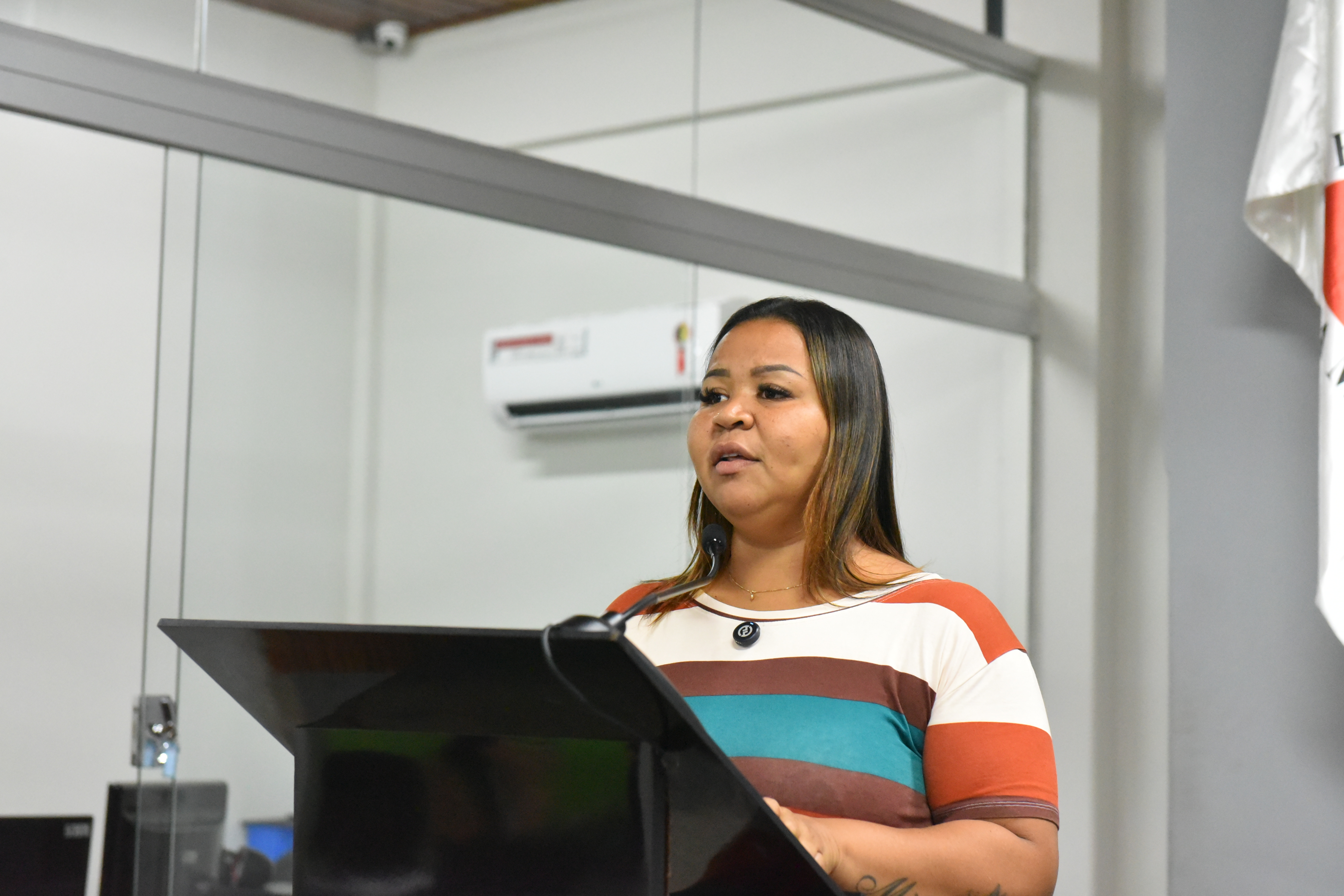 Vereadora pede limpeza e manutenção no entorno da E. M. Miguel Lana, no São Pedro